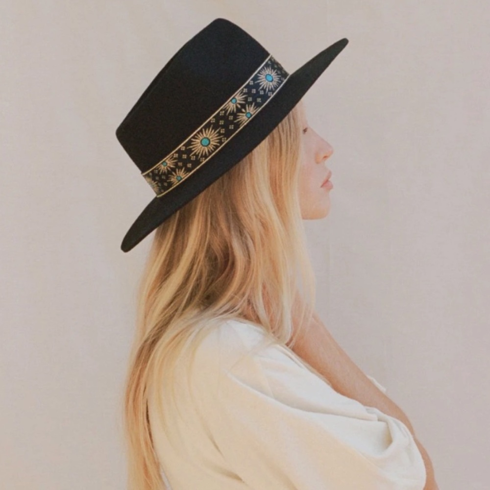 Lack of color phoenix hat